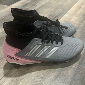 Women’s Adidas Predator Size 7.5 Cleats Pink/Gray $35